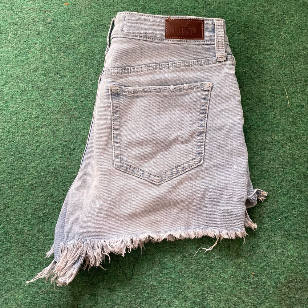 Hollister Ultra High Rise Mom Short 3' Inseam 🌸 Size 7